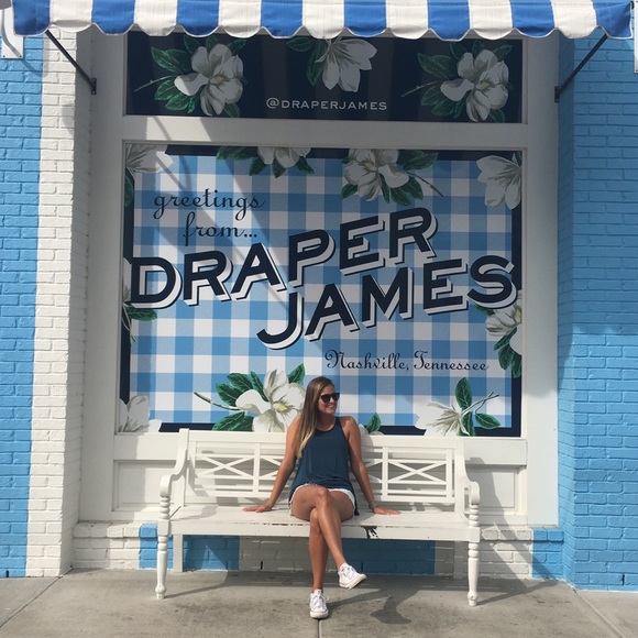 Meet your Posher, Alexis - Picture 1 of 1